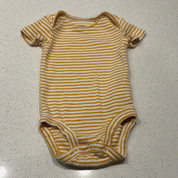 Carter’s 4 piece bundle, 0-3 months - Picture 4 of 6